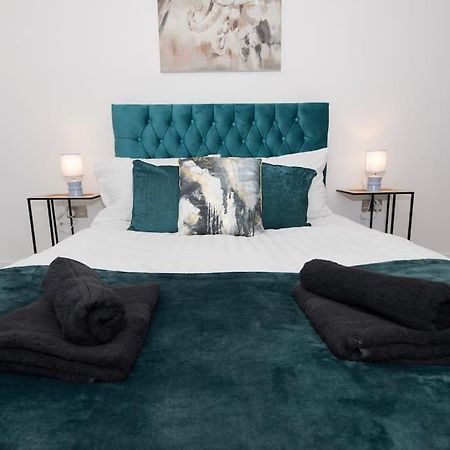 Appartamento Deluxe 2 Bed York Flat With Gym Sleeps 6 Esterno foto