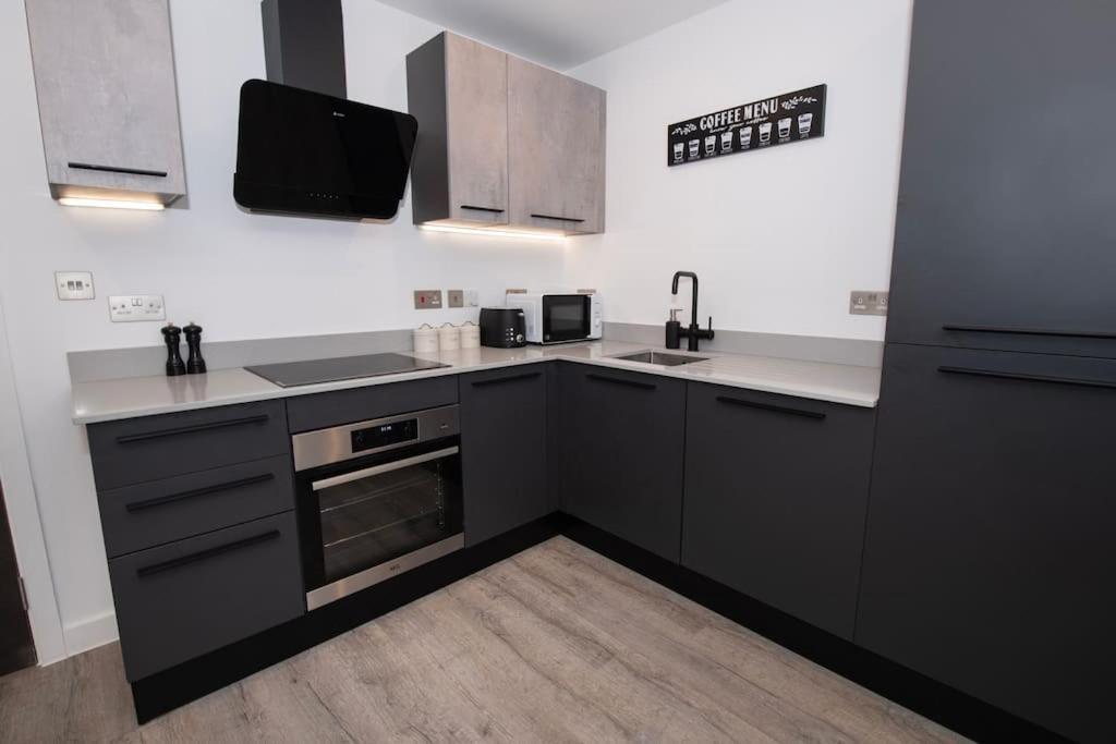 Appartamento Deluxe 2 Bed York Flat With Gym Sleeps 6 Esterno foto