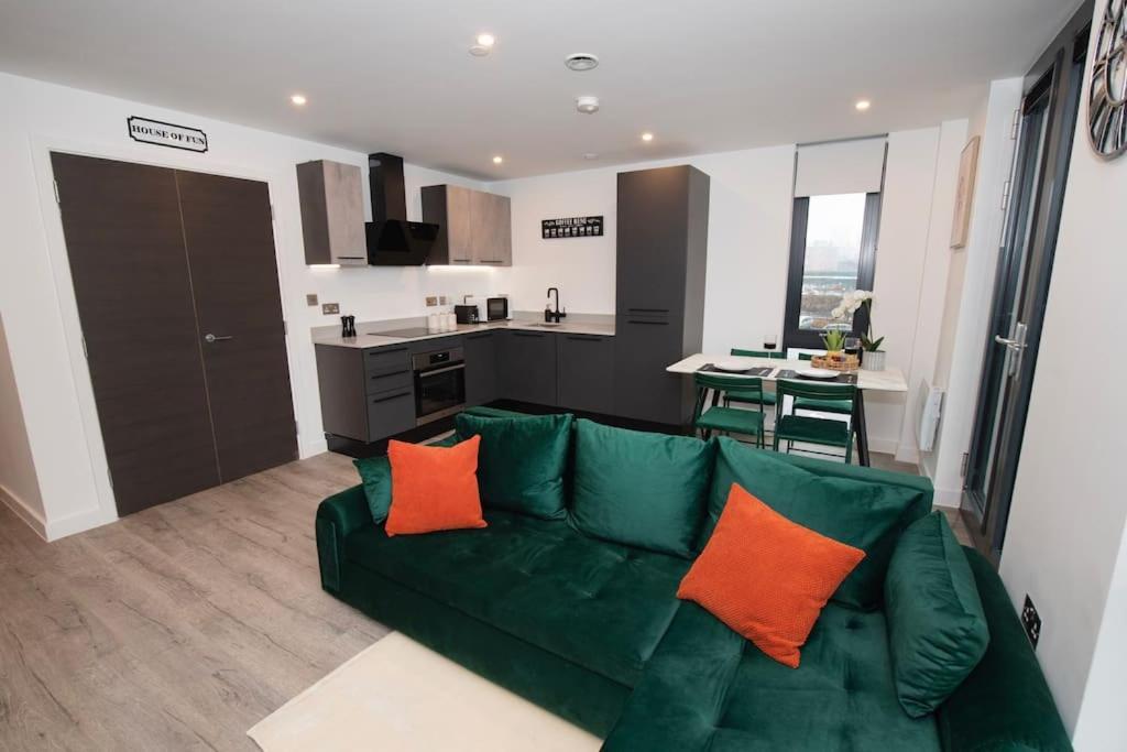 Appartamento Deluxe 2 Bed York Flat With Gym Sleeps 6 Esterno foto