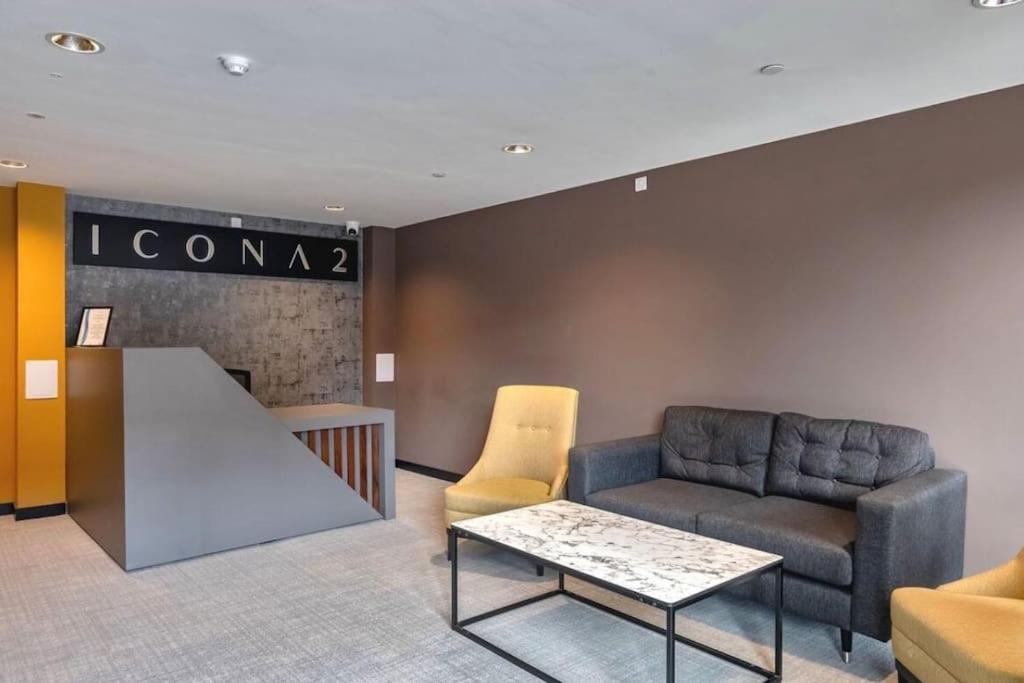 Appartamento Deluxe 2 Bed York Flat With Gym Sleeps 6 Esterno foto