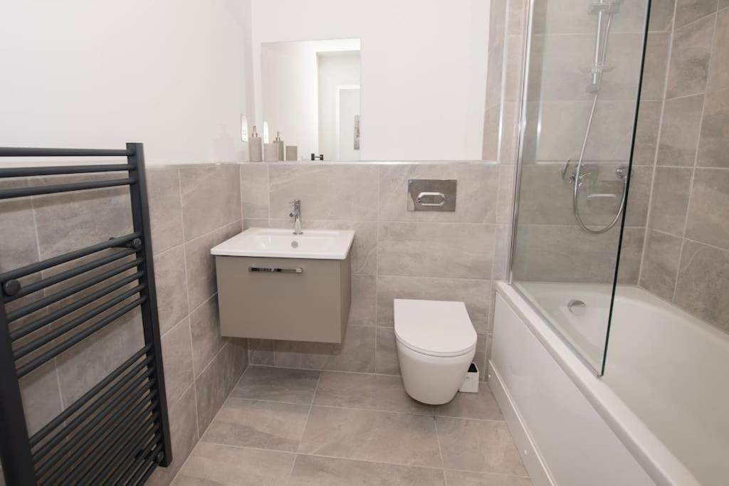 Appartamento Deluxe 2 Bed York Flat With Gym Sleeps 6 Esterno foto